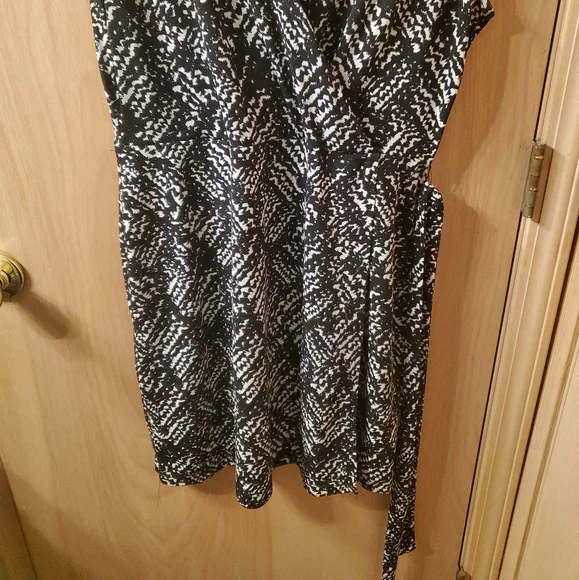 Apt 9, size L, sleeveless dress, knee length - Picture 5 of 7